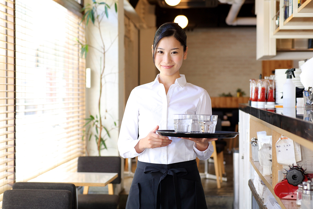 写真：店員イメージ